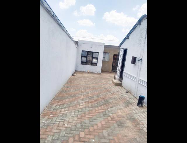 2 BEDROOM HOUSE FOR SALE IN EMDENI